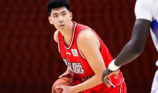 徐昕出战23分钟，投篮4中4得到8分9篮板2助攻2盖帽