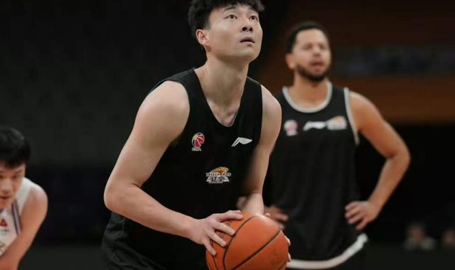 开云体育官网-辽宁男篮9分完胜！乌戈拿到2连胜，李晓旭爆发，俞泽辰12分