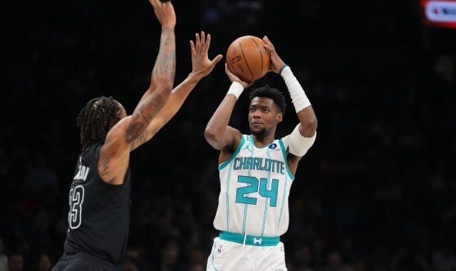 kaiyun-达成40胜！黄蜂6人上双31分大胜篮网 米勒25分三球准三双