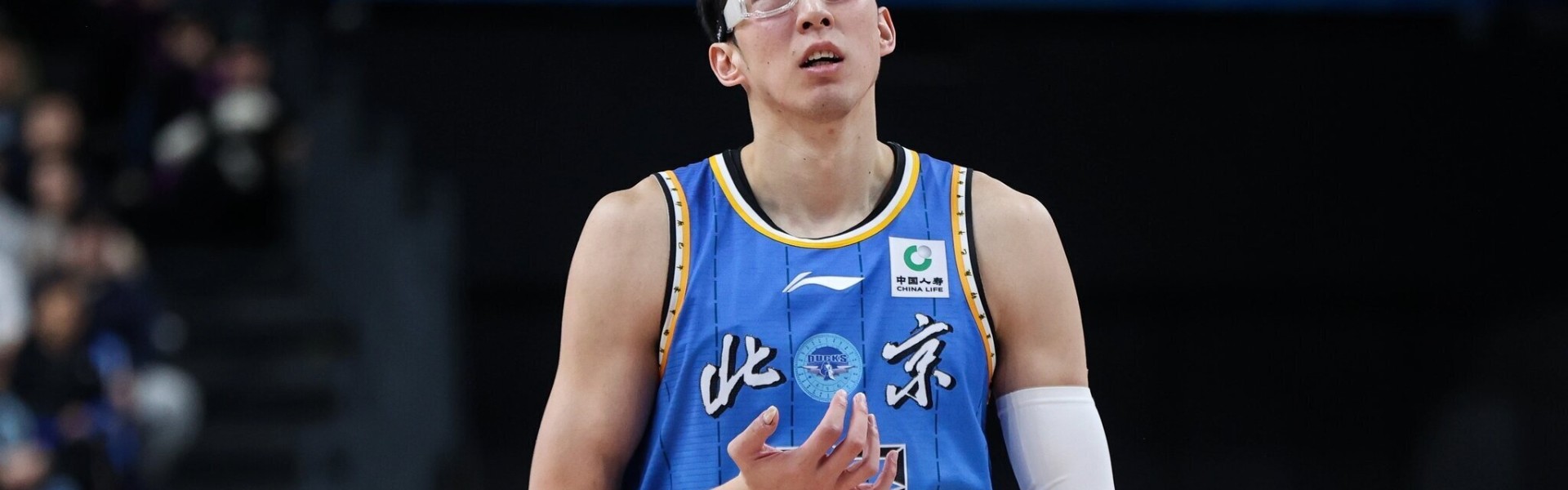 进攻欲很低！周琦全场仅出手4次&amp;命中3球 得到7分8篮板2助攻