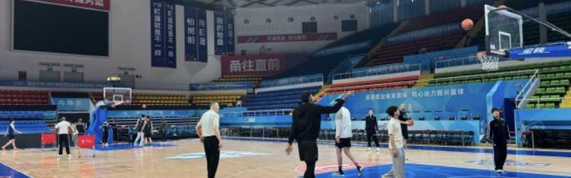 开云-记者：洛夫顿、王哲林留在上海治疗，将缺席客战宁波的比赛