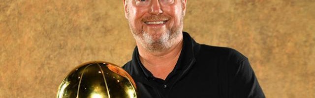 开云体育APP下载-雄鹿宣布与冠军教头续约3年 布登将继续带队冲冠